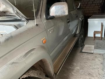 Toyota hilux per pezzi 