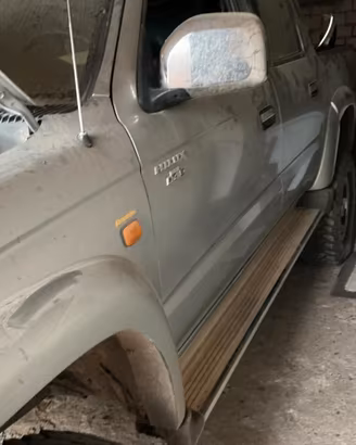 Toyota hilux per pezzi 