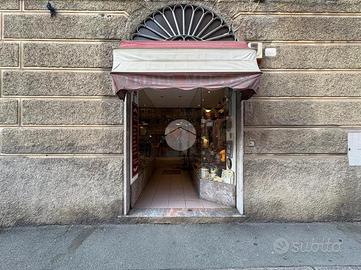 NEGOZIO A GENOVA