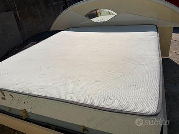 Letto Matrimoniale con Testiera