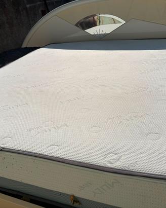 Letto Matrimoniale con Testiera