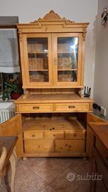 Credenza in abete massello con vetrina – stile rus