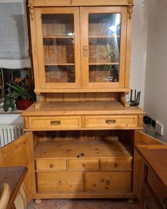 Credenza in abete massello con vetrina – stile rus