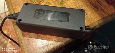 XBoX360 + 4Giochi ,Volante e Joystick ricambi