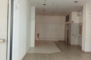 Locale commerciale con canna fumaria tombaccia