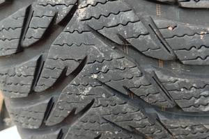 4 cerchi lega e 4 gomme185/65R15 88t