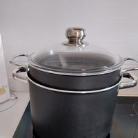 Pentola con scolapasta e coperchio 