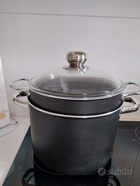 Pentola con scolapasta e coperchio 