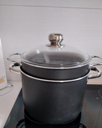 Pentola con scolapasta e coperchio 