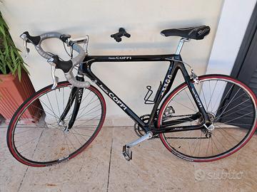 bicicletta da corsa su strada