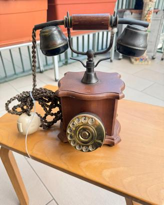 Telefono vintage in legno massello