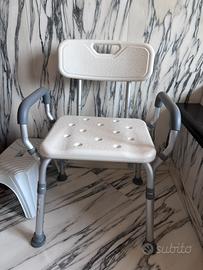 Sedia per doccia per persone non autosufficienti