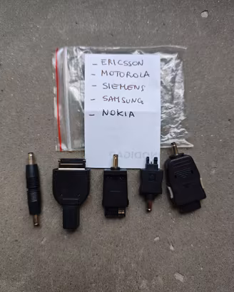 5 Adattatori Universali Cellulari - Universal Adap