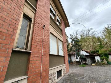 Appartamento in bifamiliare, semicentro