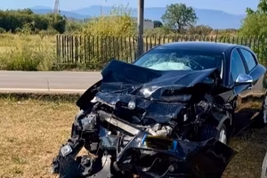 Vend auto incientata per pezzi di ricambio