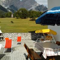 Appartamento con grande terrazzo e giardino