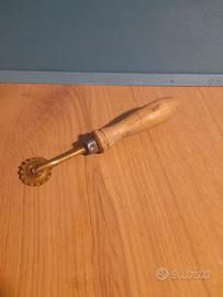 Strumento per fare la pasta