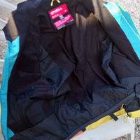 Completo abbigliamento per snowboard
