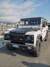 LAND ROVER Defender 110 2.4 TD4 Station Wagon E