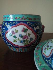 Contenitore con coperchio. Cinese