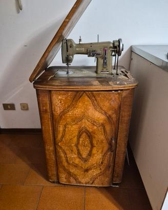 macchina da cucire Necchi 