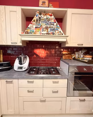 SPLENDIDA CUCINA TRASPORTO GRATIS NEI 10 KM OGGIII