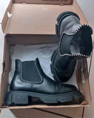 Stivaletti donna neri stile Chelsea n.39  