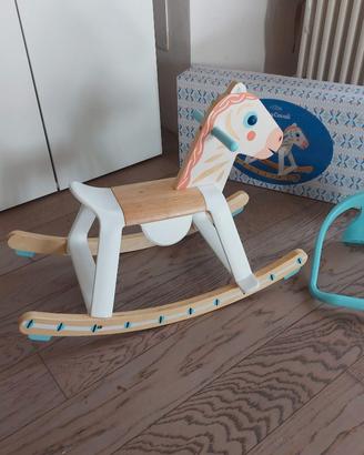 Cavallo a dondolo in legno giocattolo cavalcabile