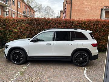MERCEDES GLB200D 4MATIC PREMIUM NIGHT EDITION