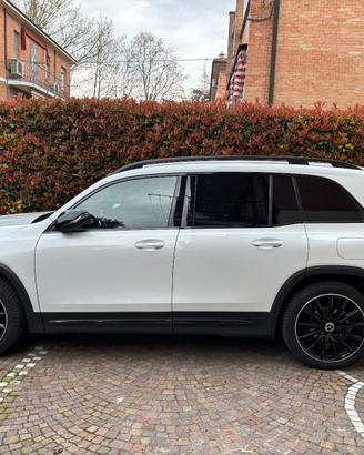 MERCEDES GLB200D 4MATIC PREMIUM NIGHT EDITION