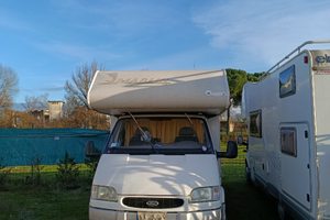 Ford camper mansardato
