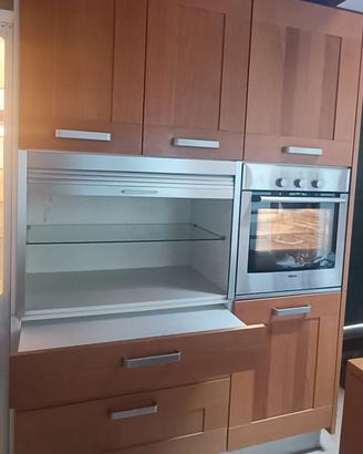 Cucina completa di elettrodomestici