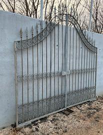 Cancello a 2 ante da 3000 mm con cancelletto