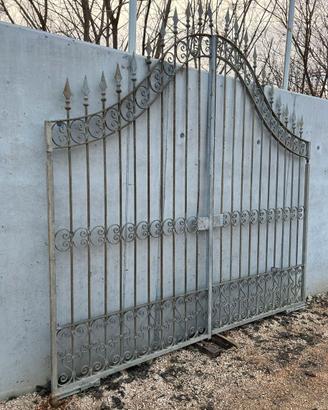 Cancello a 2 ante da 3000 mm con cancelletto