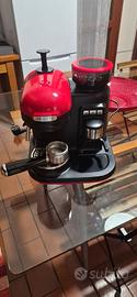 Macchina da caffè espresso con macinacaffè