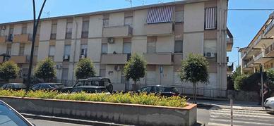 Riposto (adiac. Lungomare) grazioso 3 vani