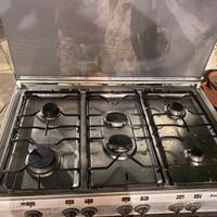 Cucina con forno 6 fuochi