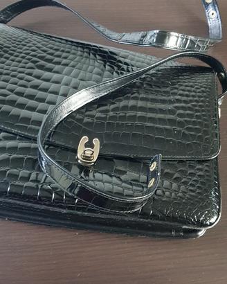 BORSA IN VERNICE NERA 