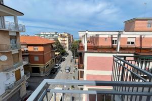 C erchi ampio app con Garage, vicino al MARE?