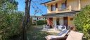 villetta-di-testa-con-giardino-nel-villaggio-los-n