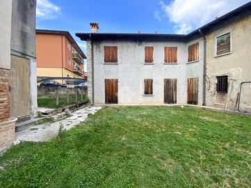 CASA DI CORTE A CORTE FRANCA