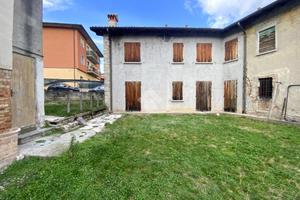 CASA DI CORTE A CORTE FRANCA