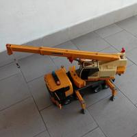 Camion Scania com gru allungabile 