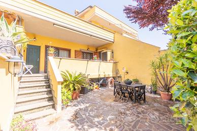 VILLA A SCHIERA CENTRALE A ROMA