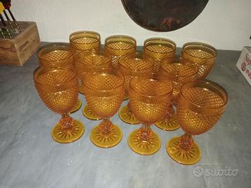 set di calici in vetro ambrato vintage