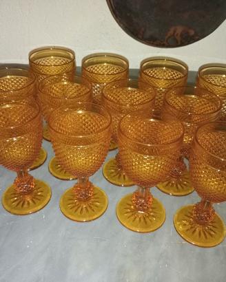 set di calici in vetro ambrato vintage