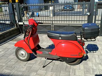 Piaggio Vespa P200e