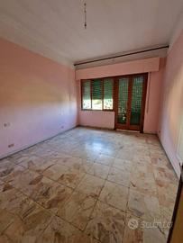 Appartamento di 860 m² con più di 5 locali e box a