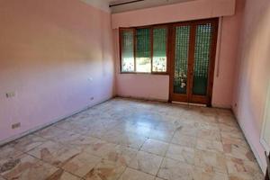 Appartamento di 860 m² con più di 5 locali e box a