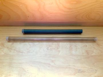 Piccoli tubi con tappi custodie termometri